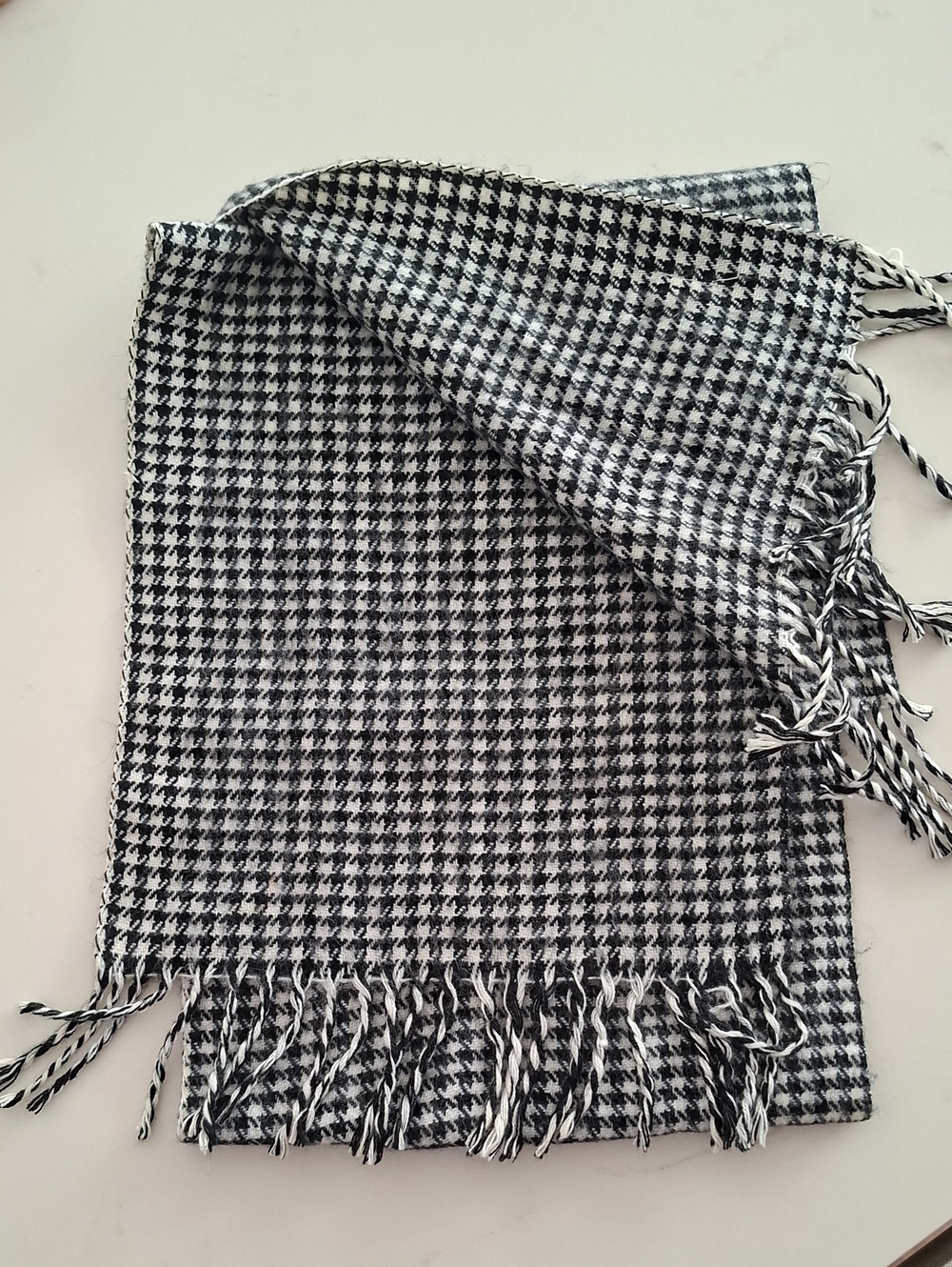 Vintage Classic Black & White/Cream 100% Cashmere Houndstooth Scarf
